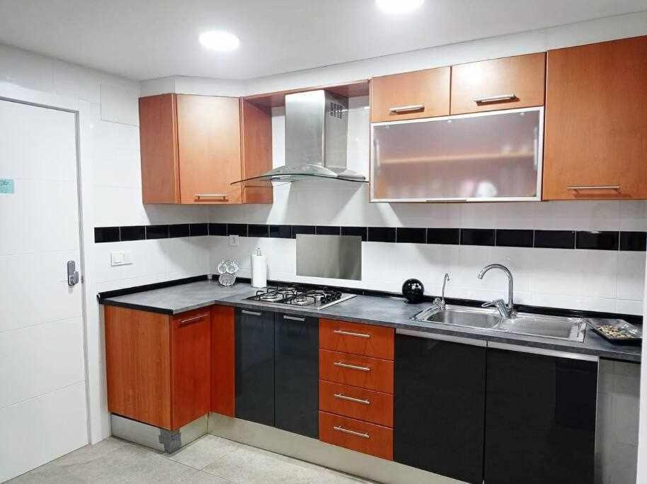 Apartamentos Full Equipped Эльче Экстерьер фото